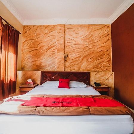 Reddoorz Plus Near Jambi Prima Mall Exterior photo