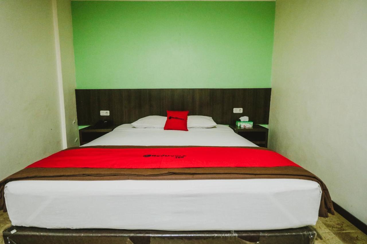 Reddoorz Plus Near Jambi Prima Mall Exterior photo