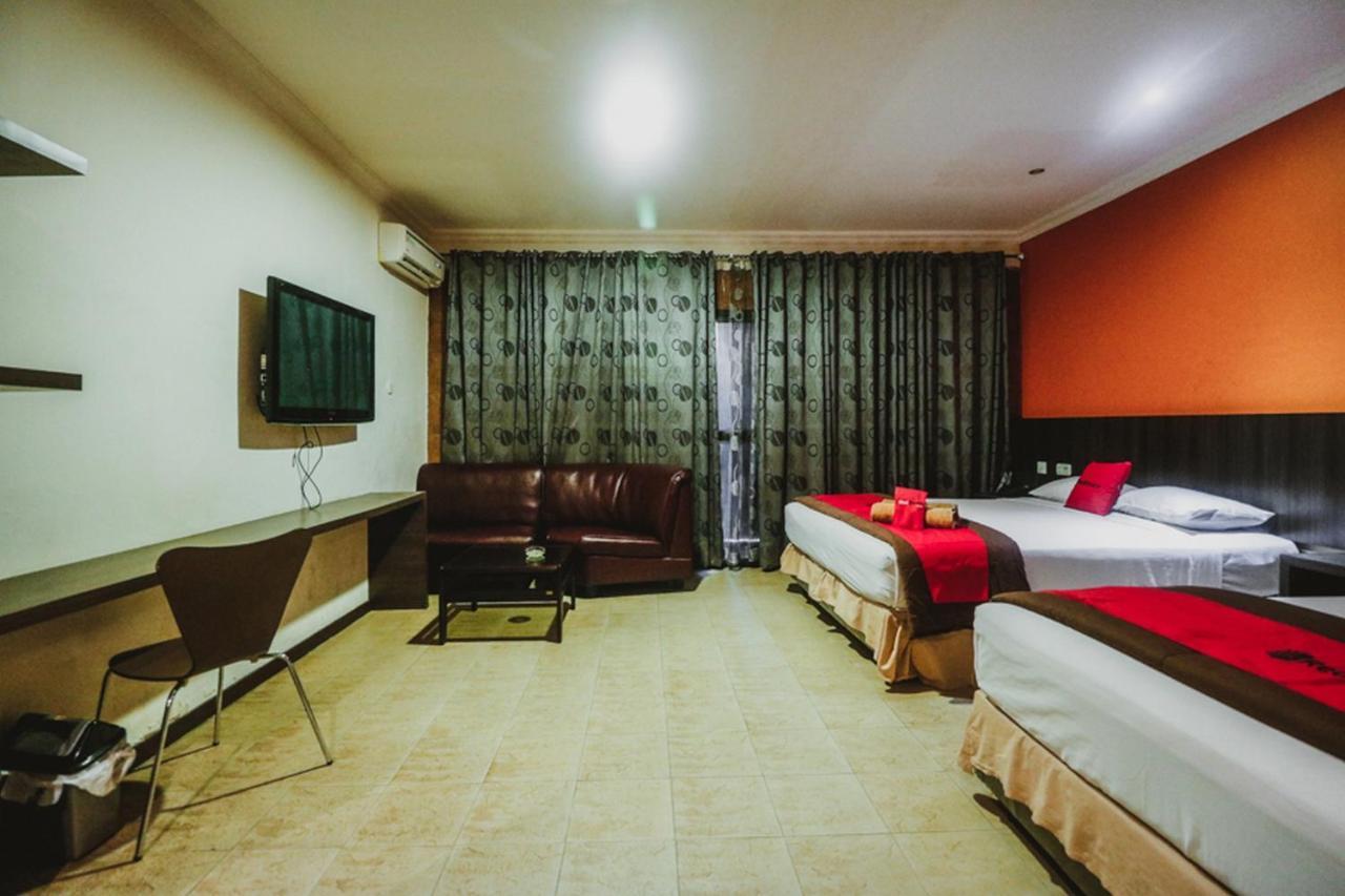 Reddoorz Plus Near Jambi Prima Mall Exterior photo
